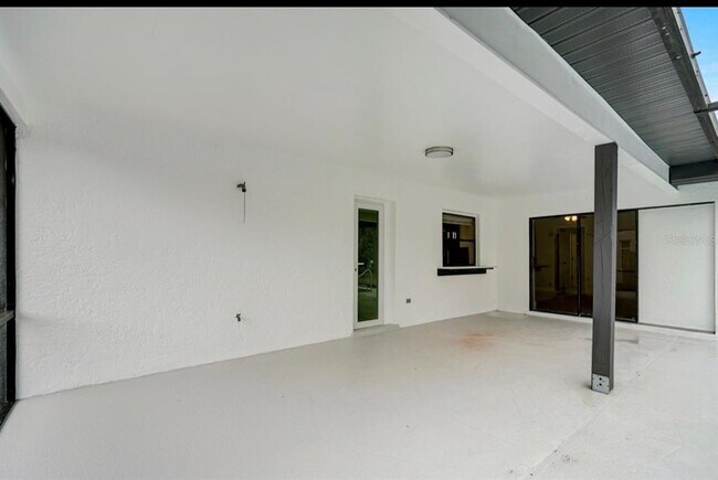 Building Photo - 2214 SE 13th St