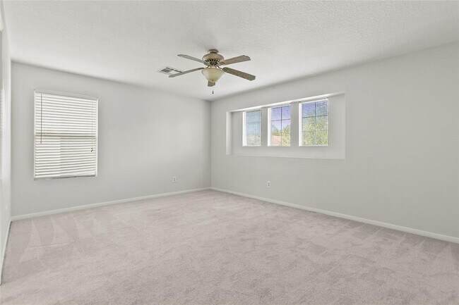 Building Photo - 16928 Scenic Knoll