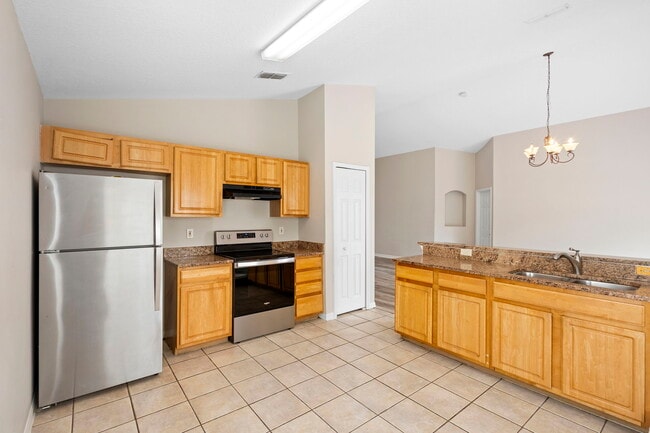 Building Photo - 1911 Colonial Woods Blvd