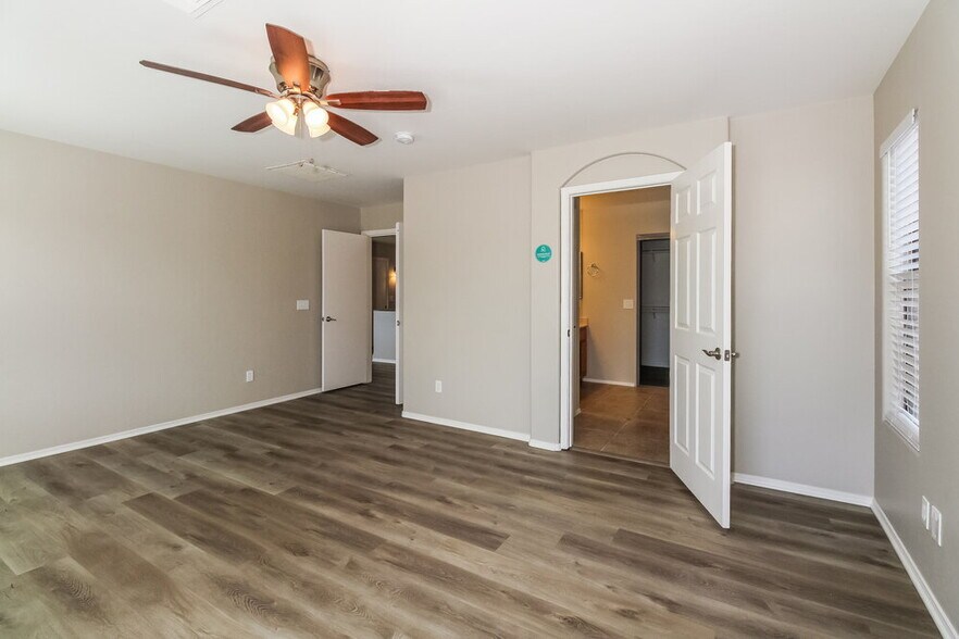 Building Photo - 60333 E Black Crest Loop