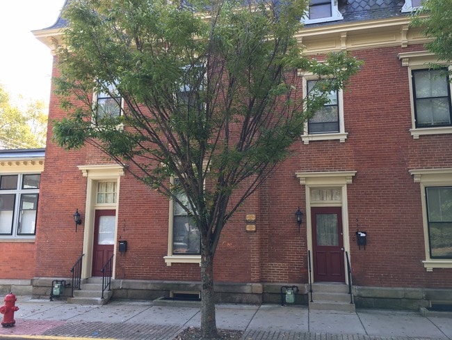Building Photo - 534 Walnut St