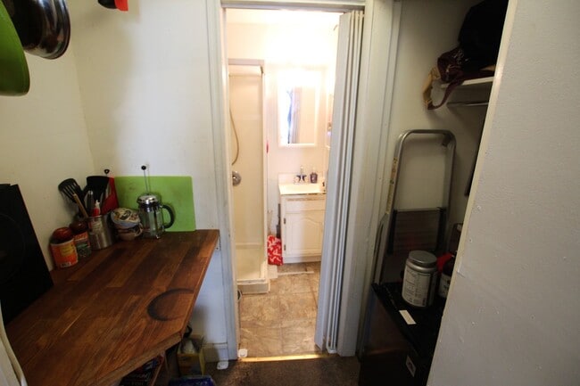 Building Photo - Private bedroom Building is located in a great area in fishtown