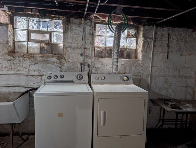 Building Photo - 5807-5807 Franklin Blvd