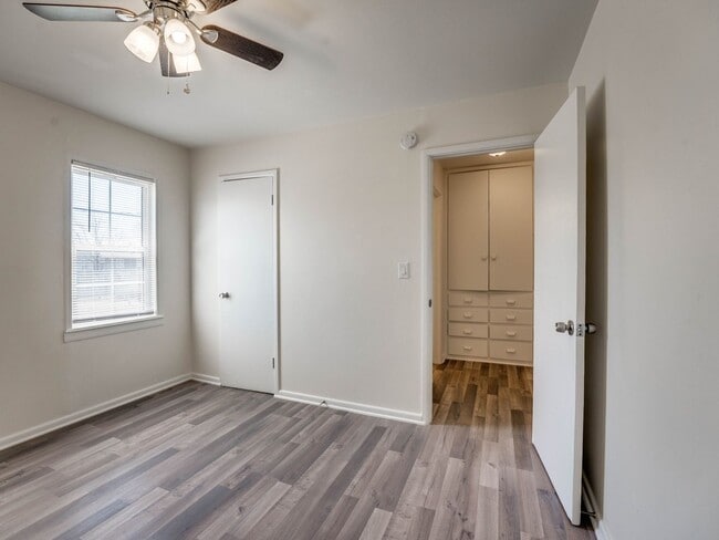 Building Photo - 2 Bedroom, 1 Bath Home in Shawnee!