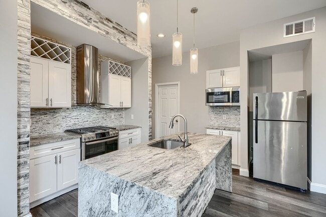 Building Photo - 4012 Fernhill Ave