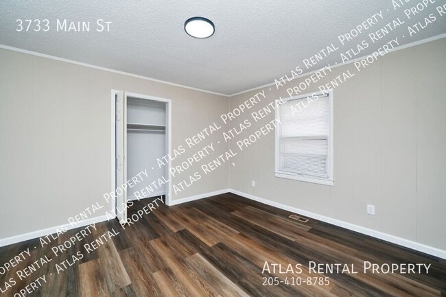 Building Photo - 3733 Main St