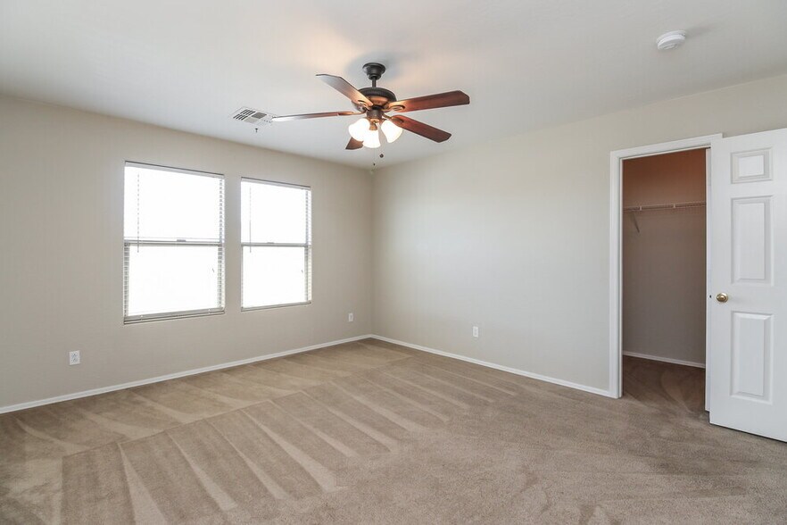 Building Photo - 6833 S 30th Ln