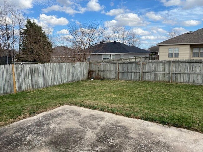 Building Photo - 911 SW Cheyenne Dr