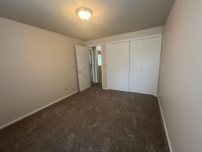 Building Photo - Beautifully Updated West Linn Home Near West Linn High School