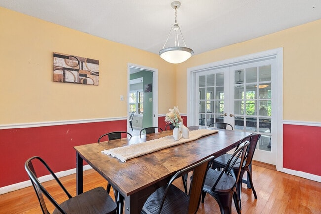 Building Photo - 710 SE Maynard Rd