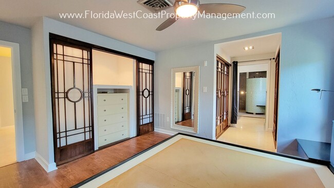 Building Photo - CLASSIC SARASOTA POOL HOME WITH UPDATES AN...