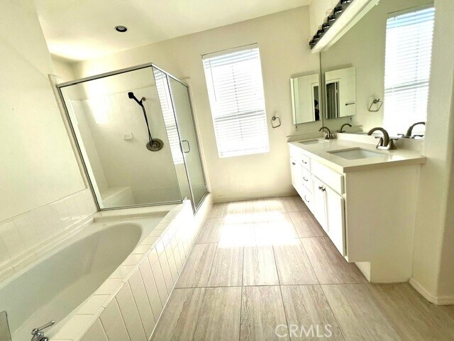 Building Photo - 27 Del Sonterra
