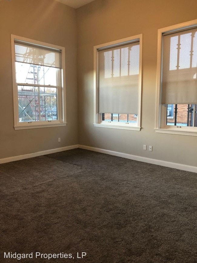 Building Photo - 2 br, 1 bath  - 215 York Road 215 York Road 3