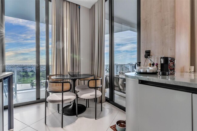 Building Photo - 20281 E Country Club Dr