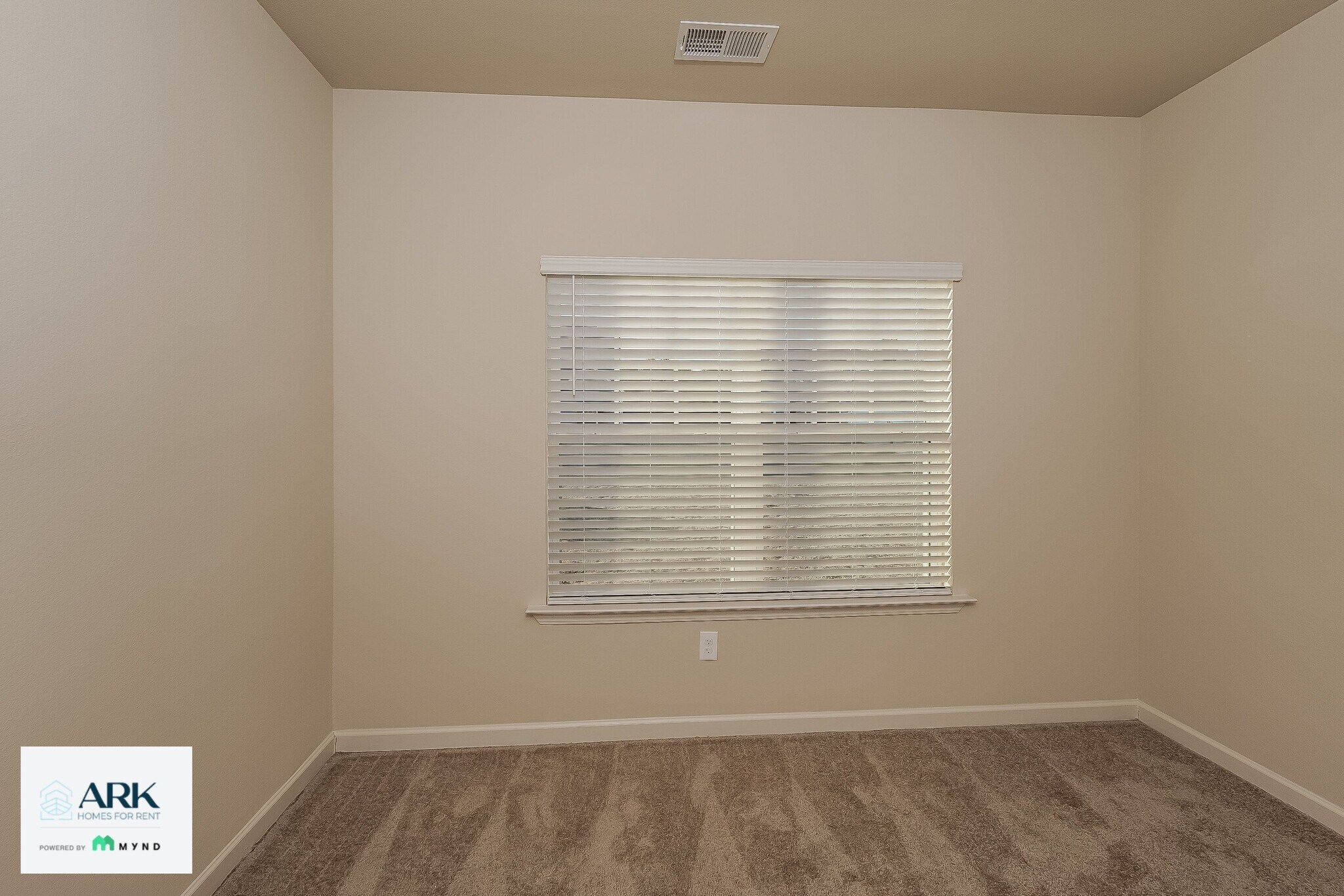 Building Photo - 450 Clover Cir