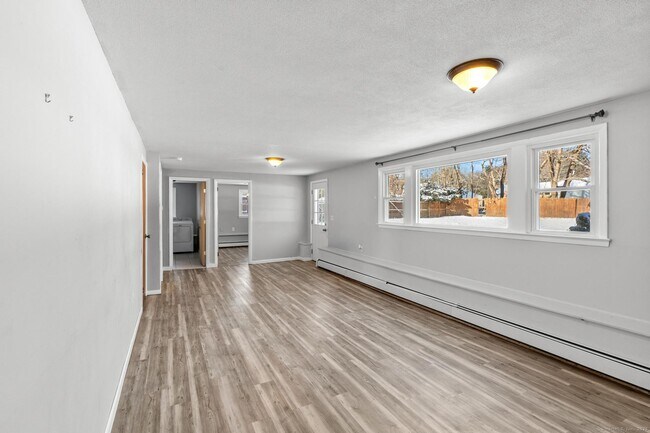 Building Photo - 8 Kings Rd