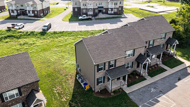 Building Photo - 195 Creekwood Ave