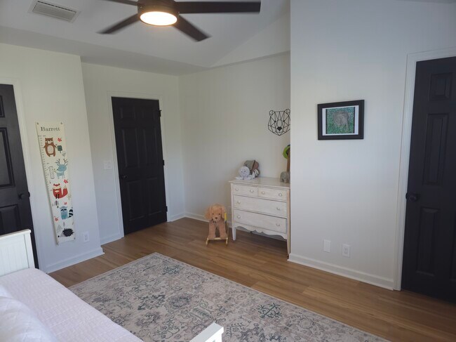 Building Photo - 1000 Mallery St Ext