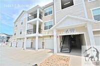 Building Photo - Stunning 3 Bedroom Herriman Condo! No Depo...