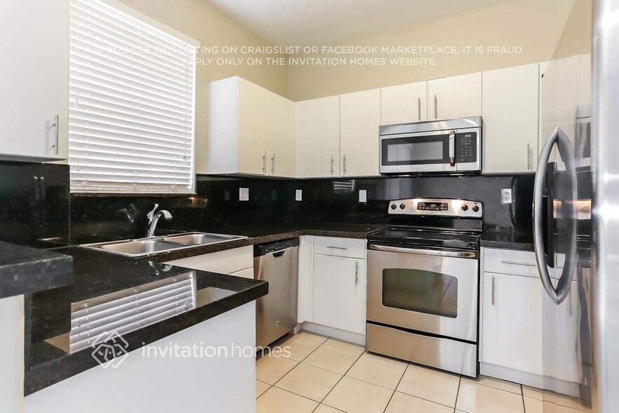 Building Photo - 10781 NW 80th Ln