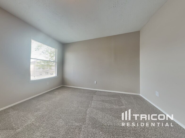 Building Photo - 16783 Fallen Timbers Dr