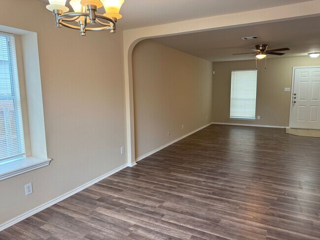 Building Photo - 9061 Clearwood Pth