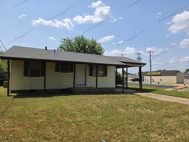 Building Photo - 825 Harrell St