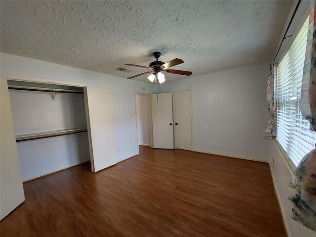 Building Photo - 3807 Quiet Pl Dr