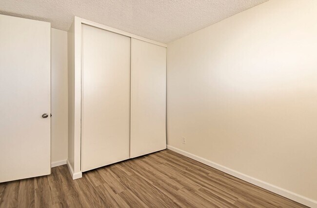 Building Photo - 2121 Ala Wai Blvd