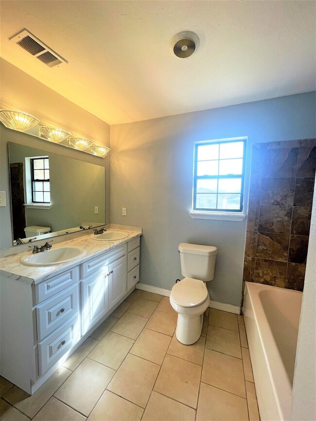 Building Photo - 131 Dennis Dr