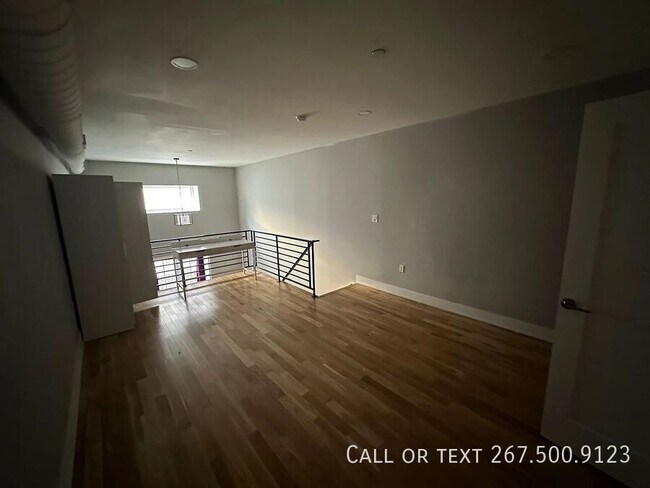 Building Photo - 1523 W Girard Ave