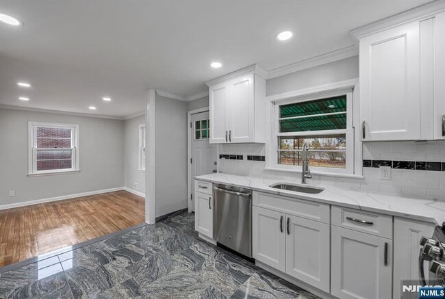 Building Photo - 164 Jeffer Ct