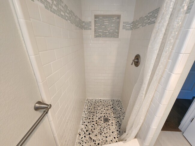 Building Photo - 323 S Broadway