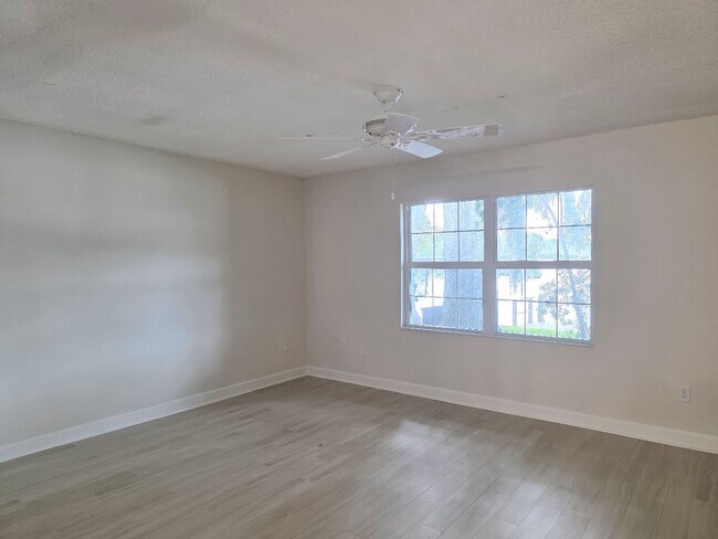 Building Photo - 11456 W Bayshore Dr