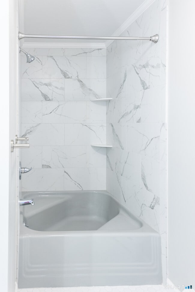 Building Photo - 84 Front St