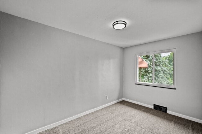 Building Photo - Stunning 3 bedroom home in McKeesport available now!