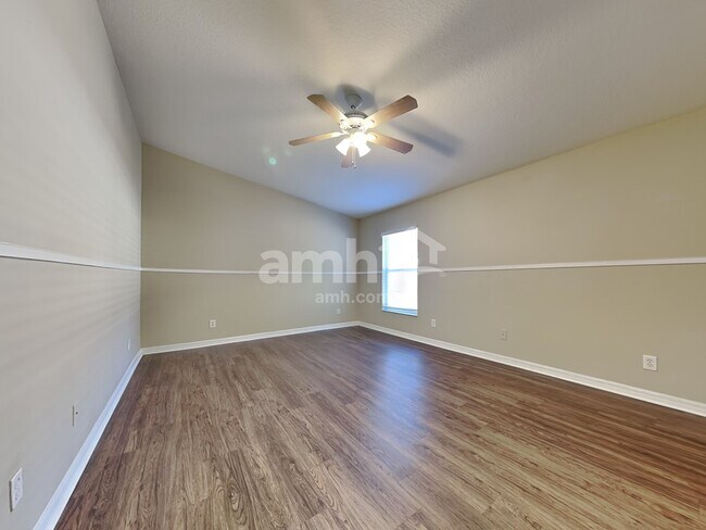 Building Photo - 24446 Landing Dr