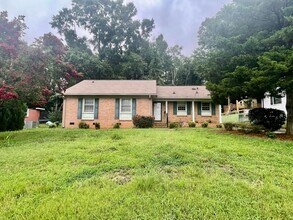 Building Photo - Welcome to the Classic 3 bedroom 1 1/2 bat...