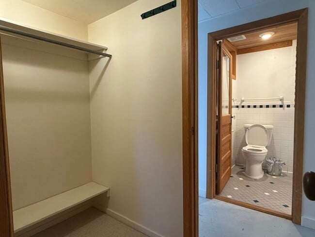 Building Photo - House For Lease