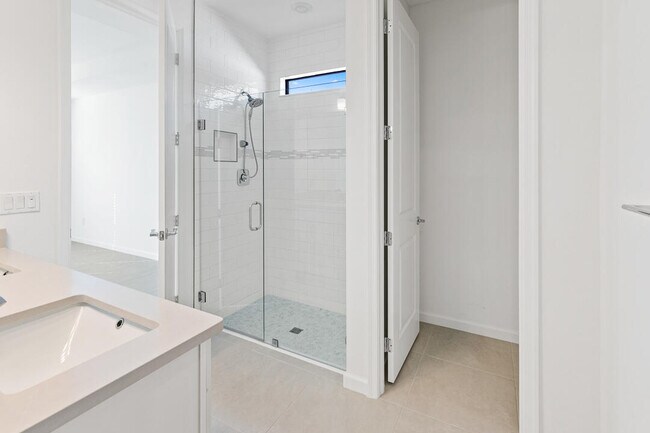 Building Photo - 758 SE Courances Dr