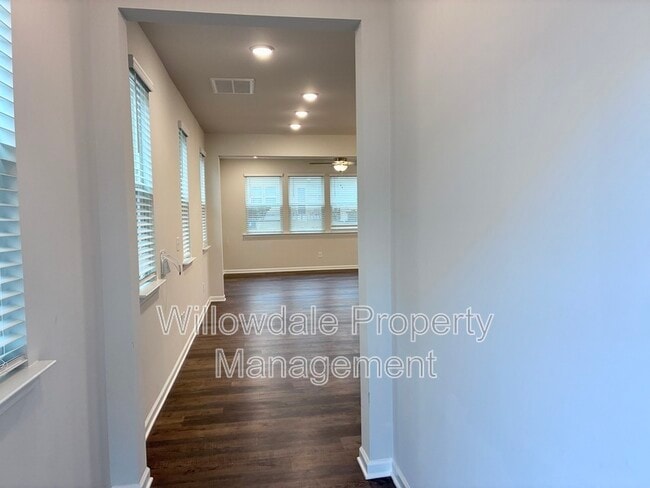 Building Photo - 179 Pinkie Ln