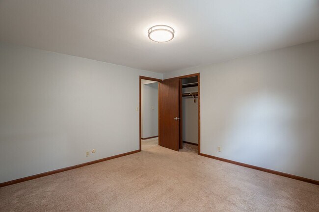 Building Photo - 1619 N 72nd St