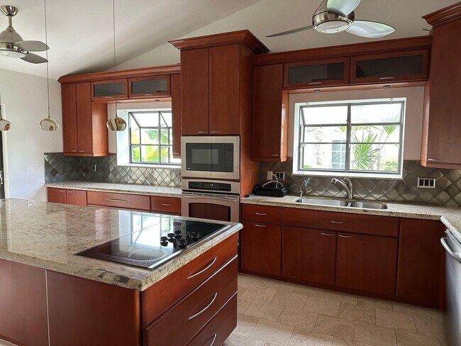 Building Photo - 7243 Encina Ln