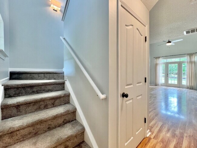 Building Photo - OPEN and SPACIOUS!