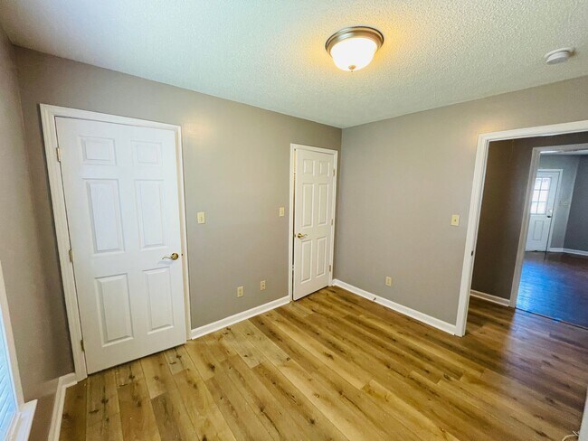 Building Photo - 3BD/2BA FOR RENT