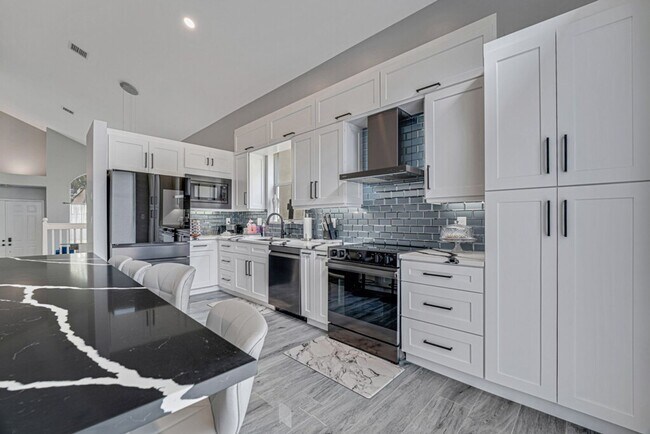 Building Photo - Spacious 3-Bedroom with 3 Full Baths in Royal Palm Beach!