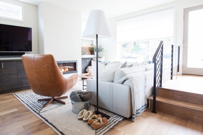 Building Photo - Modern 3-Bedroom Home in North Queen Anne