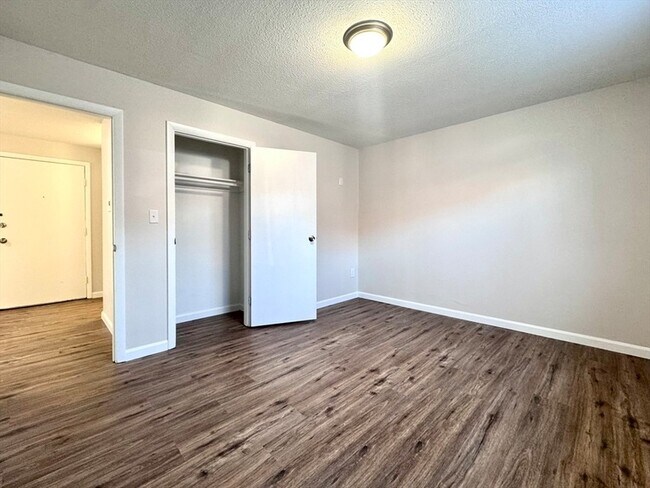 Building Photo - 50-58 Walnut Street Unit B2