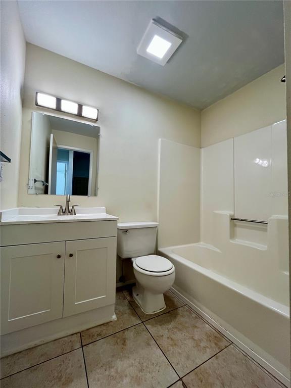 Building Photo - 945 Burlwood St