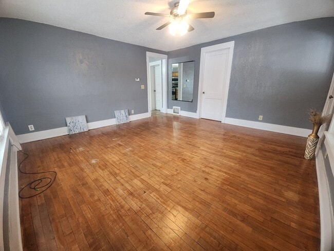 Building Photo - 1204 S Jefferson St